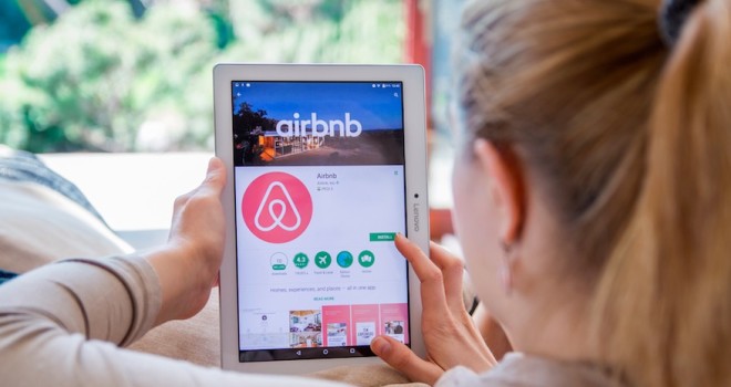 Guadagni alle stelle e poche tasse: così Airbnb ha monopolizzato il mercato degli affitti in Italia