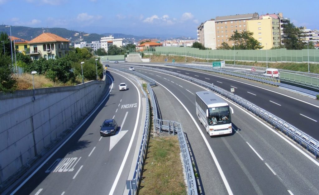 Revoca concessioni autostrade, si decide dopo il voto in Emilia: ma l'ipotesi di una semplice multa è sempre dietro l'angolo