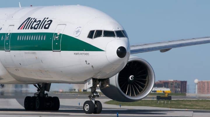 Le spese folli di Alitalia: mentre l'azienda faceva crac, 600 mila euro finivano in cene e banchetti