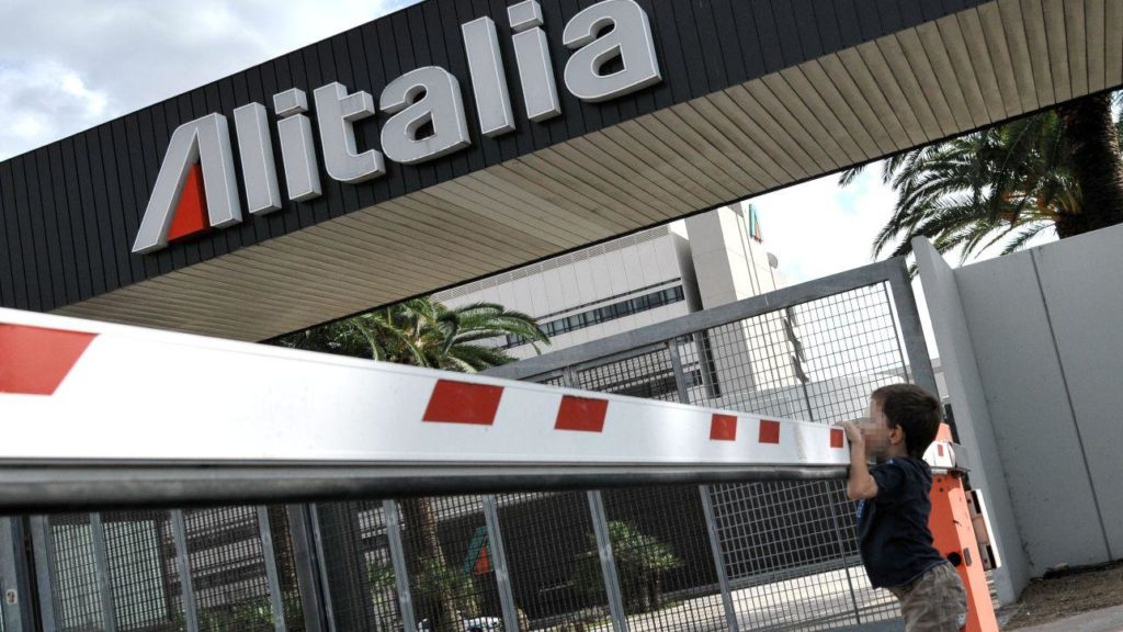 Le spese folli di Alitalia: mentre l'azienda faceva crac, 600 mila euro finivano in cene e banchetti