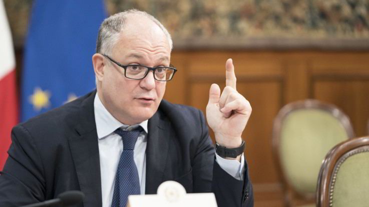 Gualtieri corre a rassicurare Bruxelles: "Deficit temporaneo, taglieremo di nuovo il debito"
