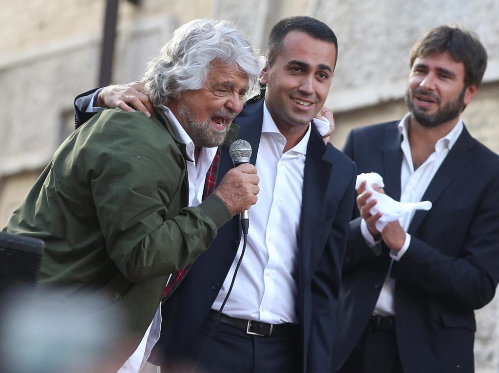 Dov'è finito il M5S? Dallo show di Grillo all'assemblea Eni alla riconferma di De Scalzi