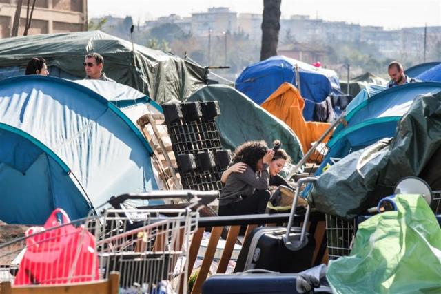 L'appello di Confindustria: "Riapriamo le fabbriche dopo Pasqua, o le nostre aziende rischiano di non ripartire"