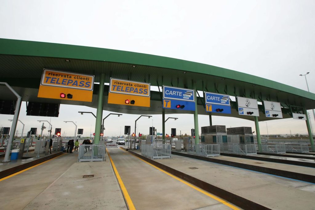 Autostrade, stop alla revisione dei pedaggi: così Aspi può tirare un bel sospiro di sollievo