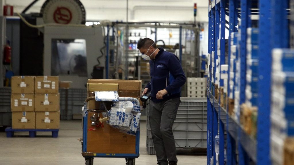 L'appello di Confindustria: "Riapriamo le fabbriche dopo Pasqua, o le nostre aziende rischiano di non ripartire"
