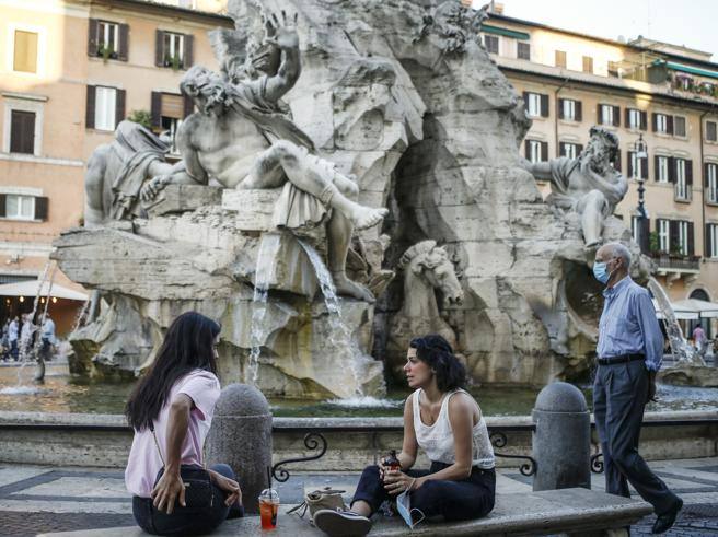 Sigarette, panchine, abbracci: tutto vietato grazie alle nuove regole del governo
