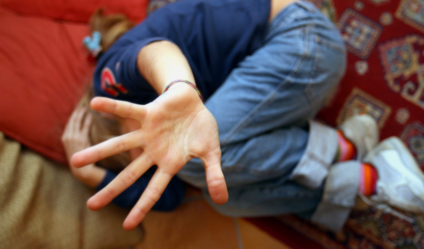 Il lato oscuro della crisi: boom di violenze sui minori durante il lockdown