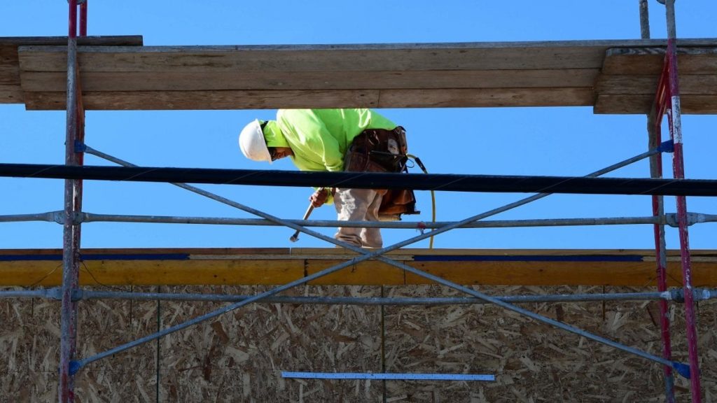 1,5 milioni di italiani rischiano il posto di lavoro: qualcuno lo dica (presto) al governo