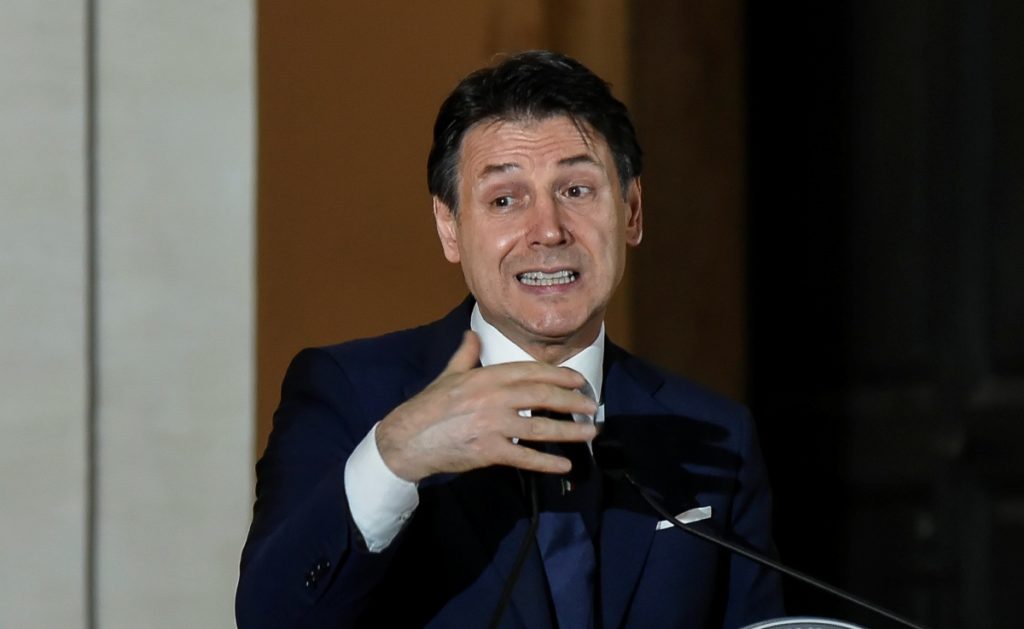 Conte bocciato dagli italiani: uno su due non crede più nel premier