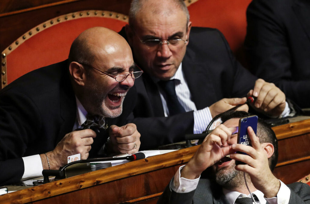 La Lega ha un nuovo nemico: il porno. E, grazie a una nuova legge, si prepara già a sconfiggerlo