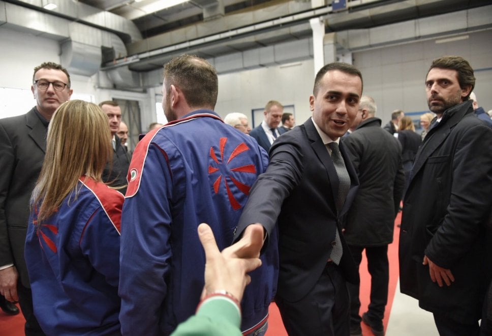 Dai banchi di Pomigliano alla gloria: per gli amici di Di Maio la crisi non esiste