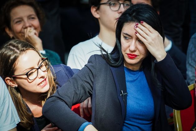 Il piano Azzolina è un disastro: l'Italia scende in piazza contro la ministra
