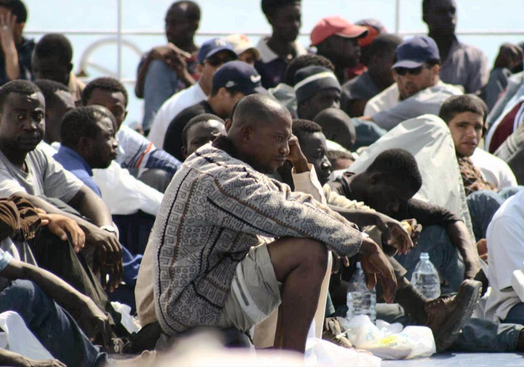 Migranti, il governo non sa che fare: tensioni, accuse reciproche e inquietanti silenzi