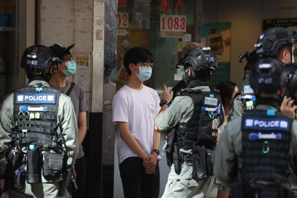 La vergognosa repressione di Pechino: 370 arresti tra i manifestanti a Hong Kong