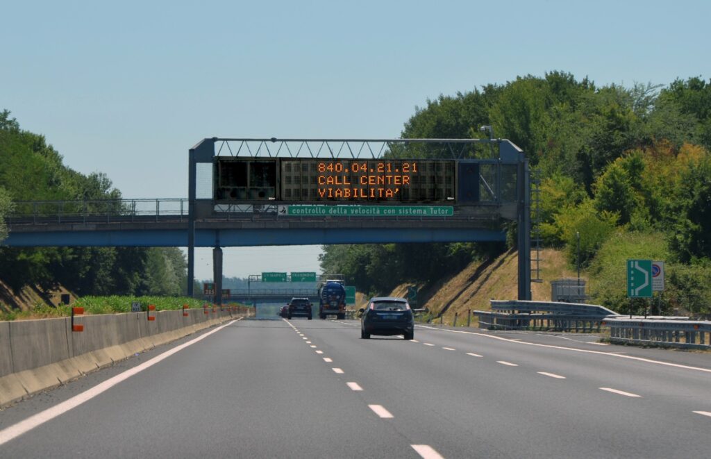 Autostrade, il Mit chiede i danni ad Aspi: "1 miliardo al mese di risarcimento" 