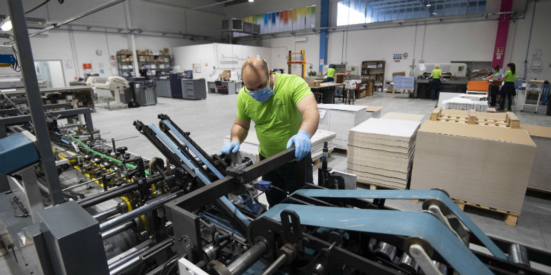 Le due facce dell'America: aumentano i contagi ma l'economia rialza la testa