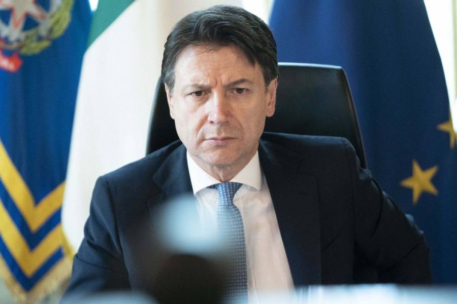 Il Conte bis lavora (quasi) solo di notte: altro che governo "alla luce del sole"