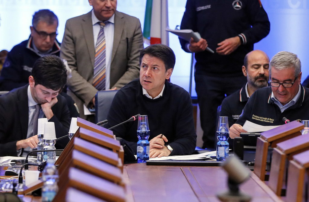 Il Conte bis lavora (quasi) solo di notte: altro che governo "alla luce del sole"