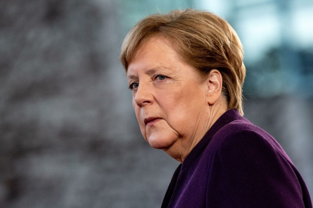 La Merkel non cambia linea: "Se l'Italia vuole gli aiuti, segua le nostre condizioni"