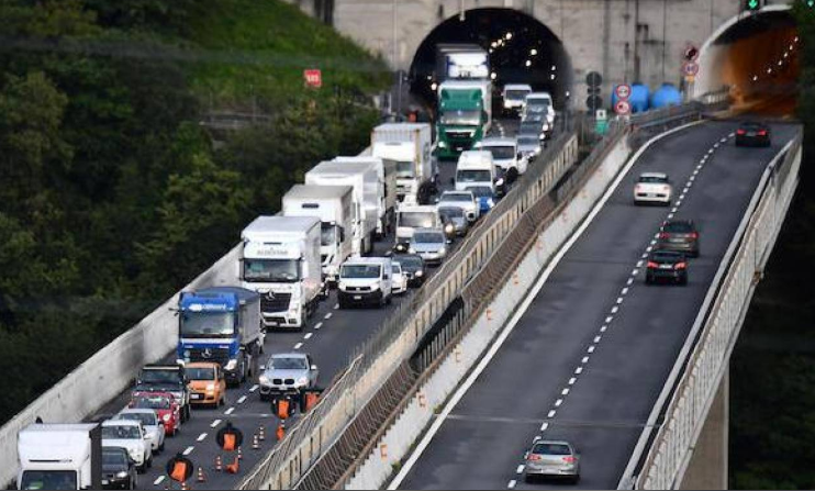 Caos Autostrade: abbandonata a sé stessa, la Liguria conta già danni per 1 miliardo
