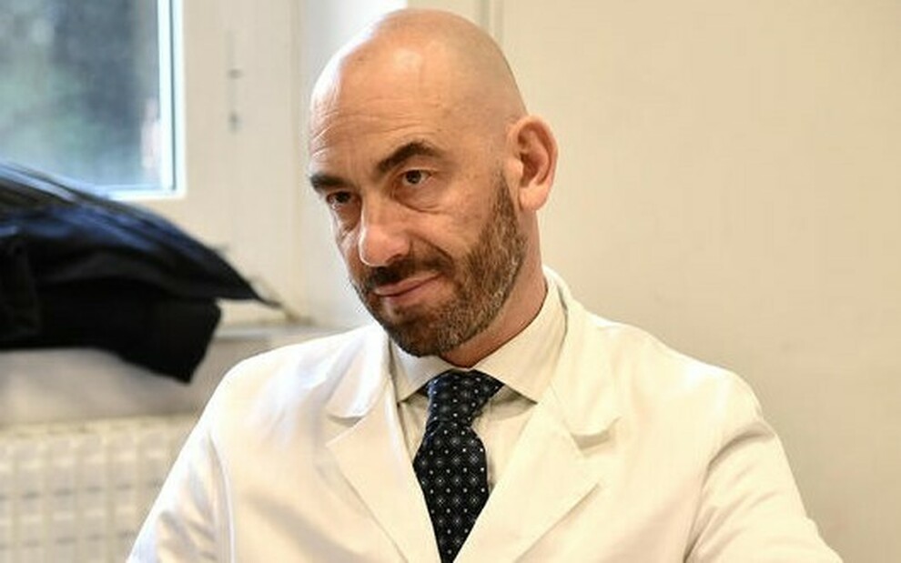 Il virologo: "La letalità del Covid è più bassa. Lo dico da mesi, non mi credevano"