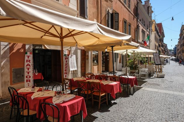 L'ultima del governo: sconto al ristorante se paghi con la carta
