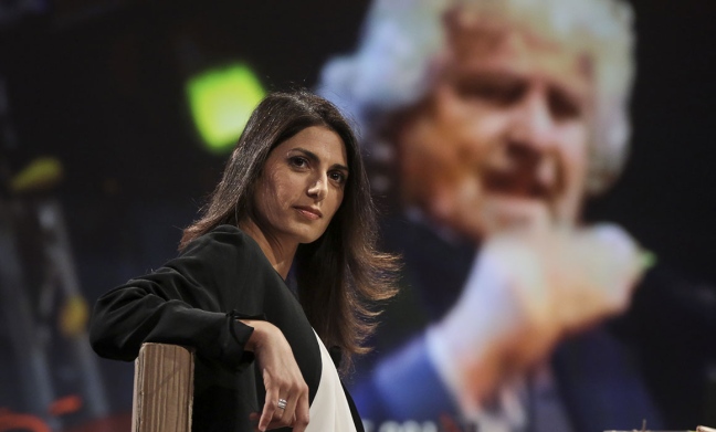 Addio vincolo dei due mandati: Grillo e la Raggi spazzano via l'ultimo totem dei 5 Stelle
