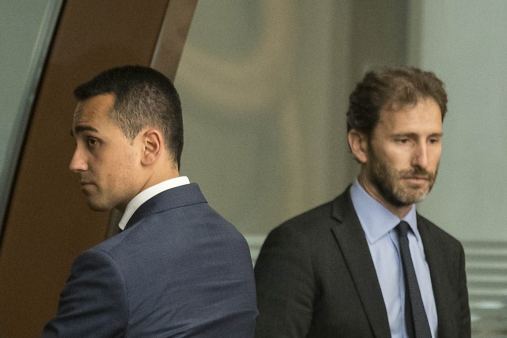 Casaleggio lancia la sfida a Di Maio per la leadership del Movimento
