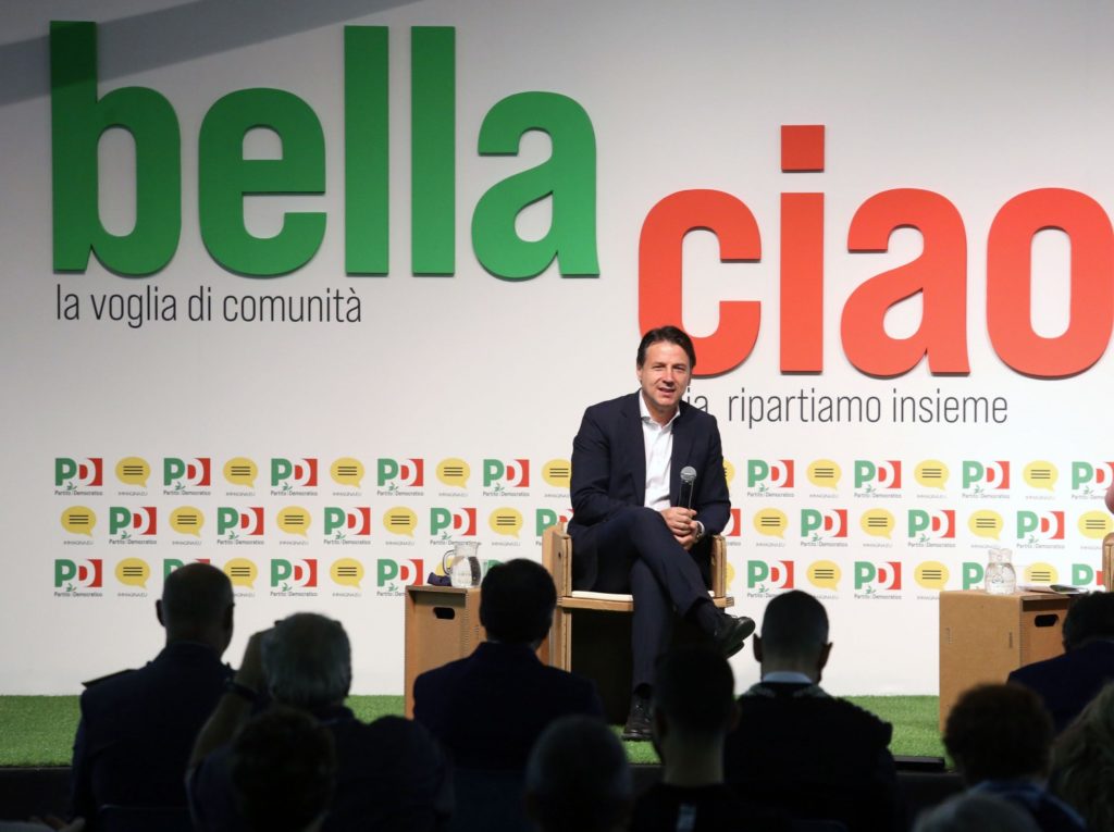 Conte apre di nuovo al Mes, applaudito dal popolo del Pd