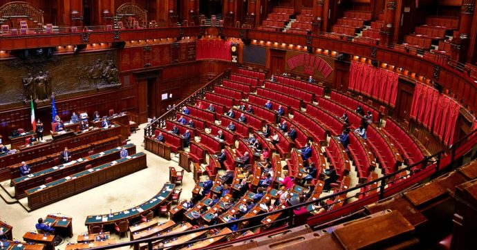 Conte-M5S, è guerra sugli 007: l'emendamento grillino fa infuriare il premier