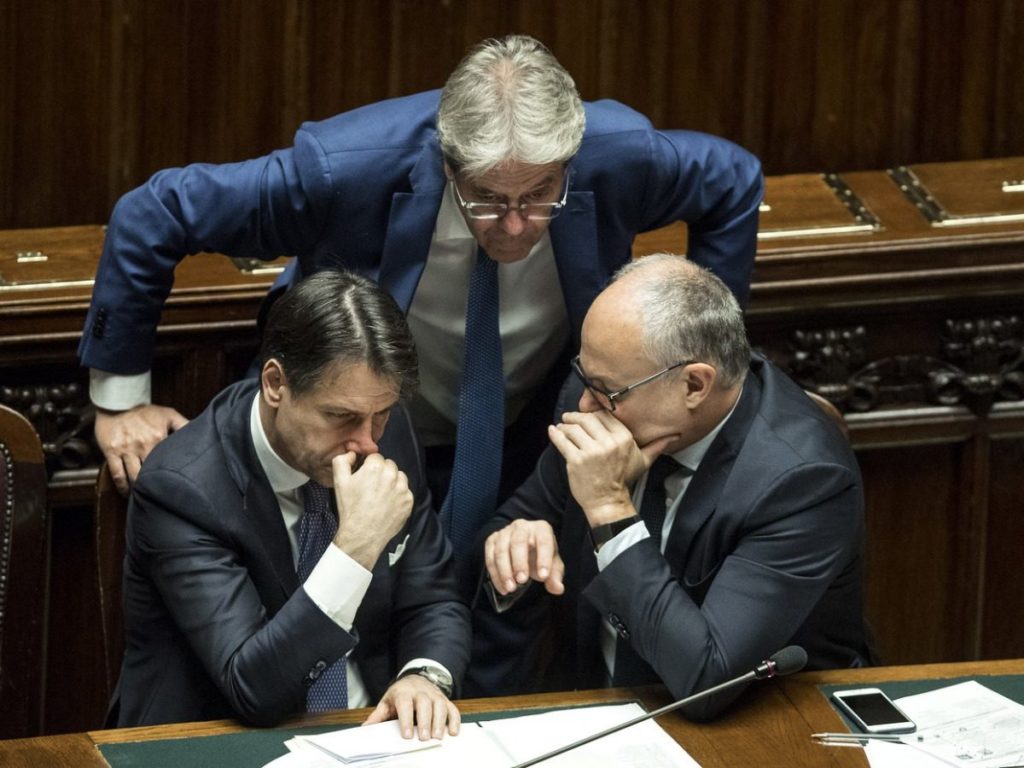 Il governo ha il freno tirato: meno della metà dei decreti Covid sono stati attuati
