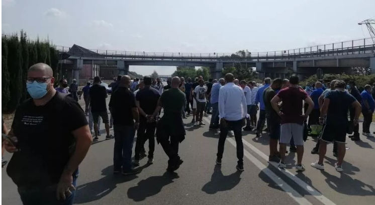 Ex Ilva, esplode la rabbia: proteste in strada e blocco delle merci
