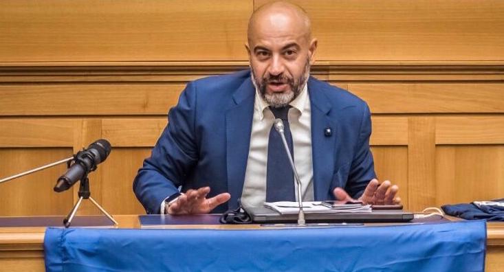 Paragone: "I negazionisti del Covid? Esistono per colpa dell'omertà del governo"