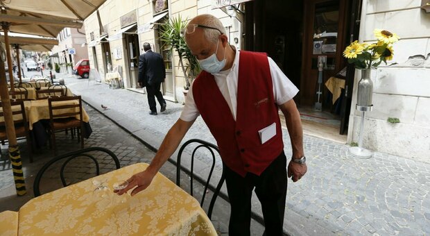 Le nuove restrizioni affossano bar e ristoranti: incassi giù del 20%