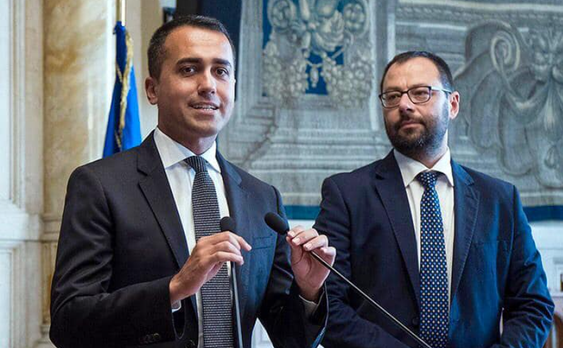 Caos M5S, Casaleggio pensa a far causa al Movimento sul simbolo: i retroscena