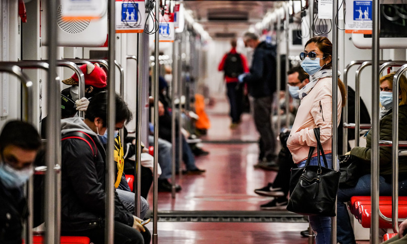 Caos trasporti, la folle scelta del governo di non ricorrere ai mezzi privati