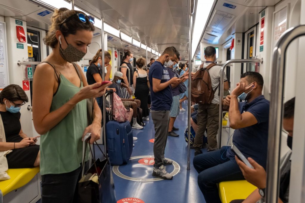 Caos trasporti, la folle scelta del governo di non ricorrere ai mezzi privati