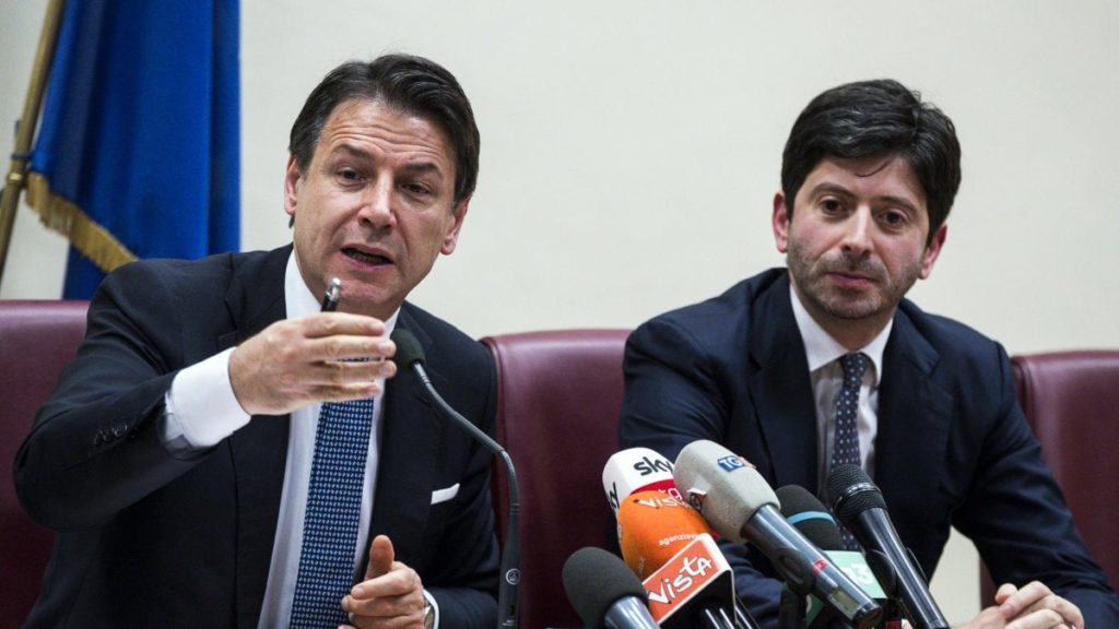 L'Italia chiude alle 21: il governo pronto a estendere il coprifuoco a tutto il Paese
