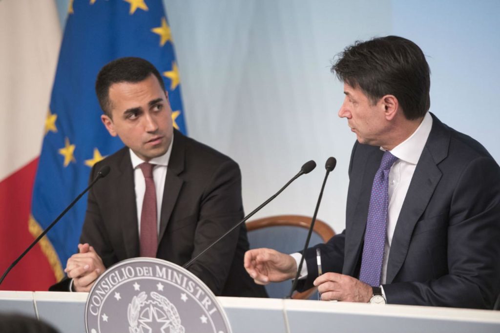 L'improvvisa illuminazione di Di Maio: "Fermiamo gli sbarchi, c'è un problema di sicurezza"
