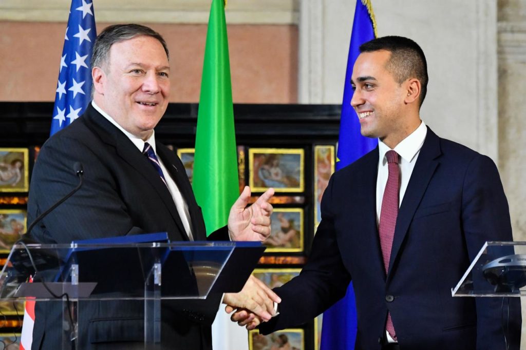 Di Maio sconfessa Di Maio: ora giura fedeltà agli Usa e rinnega la Cina 