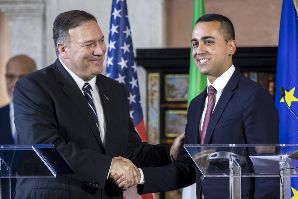Di Maio sconfessa Di Maio: ora giura fedeltà agli Usa e rinnega la Cina 