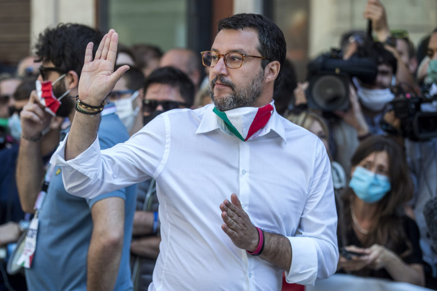 La giravolta di Salvini: "Lockdown? Se necessario, è giusto farlo"