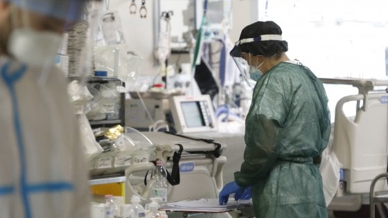 Il piano del governo per aumentare le terapie intensive? Al momento è solo partito il bando