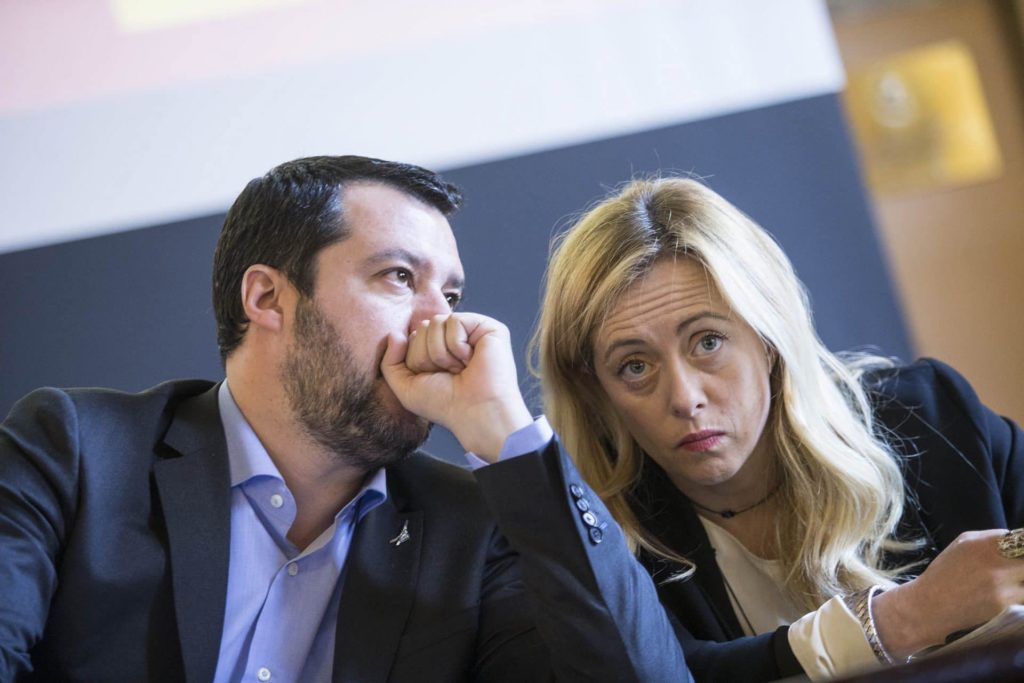 Sondaggi: in calo la Lega, continua il crollo del M5S. I numeri dei partiti