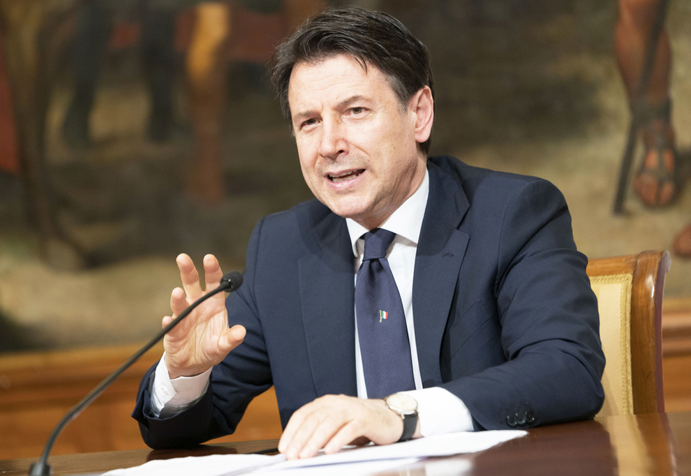 Coronavirus, Conte vuole un'altra stretta: Immuni potrebbe diventare obbligatoria