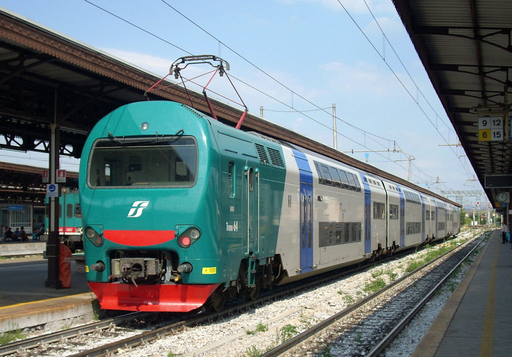La strana storia dei treni: impossibile prenotarli per Natale. Il governo ci nasconde qualcosa?
