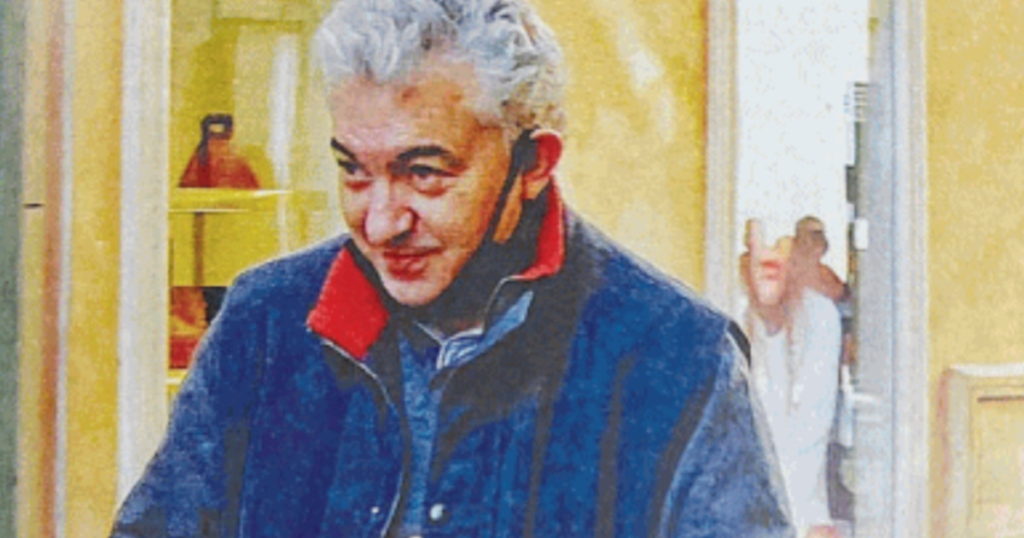 Il bell'esempio di Arcuri: in giro per Roma con la mascherina (ancora) abbassata