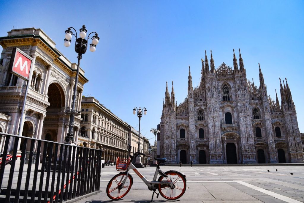 Milano si ferma e grida di rabbia: lo stop costerà 1,7 miliardi in un mese
