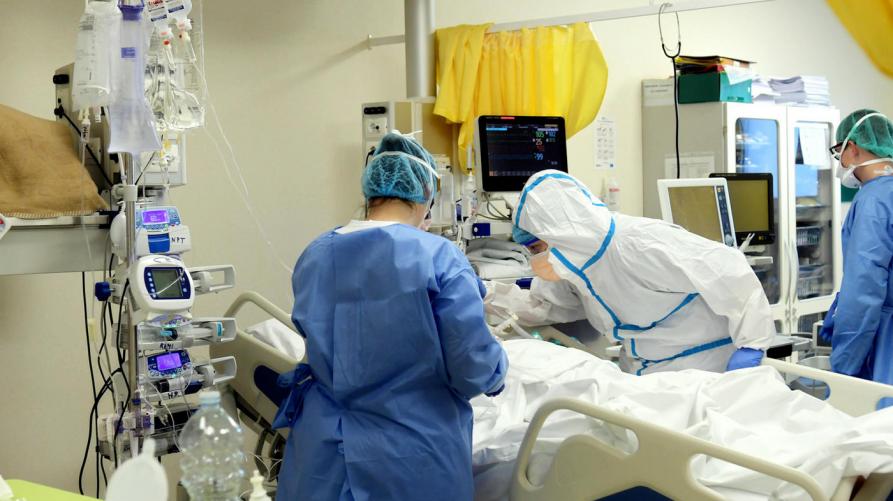 Covid, siamo tornati nell'incubo: i medici costretti a scegliere chi salvare e chi no
