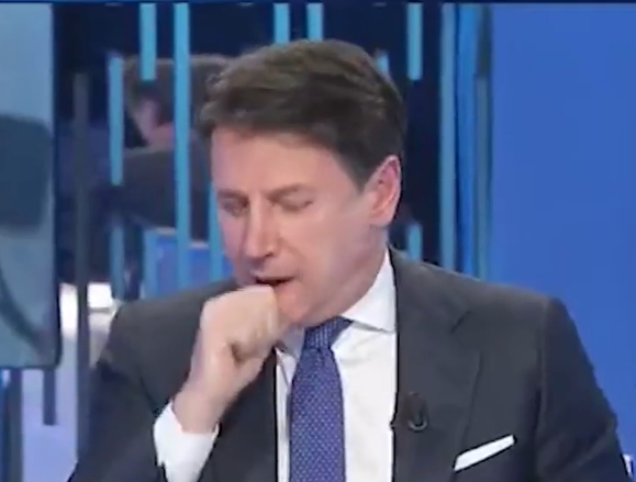 Il bell'esempio di Conte che tossisce in diretta dalla Gruber senza mascherina
